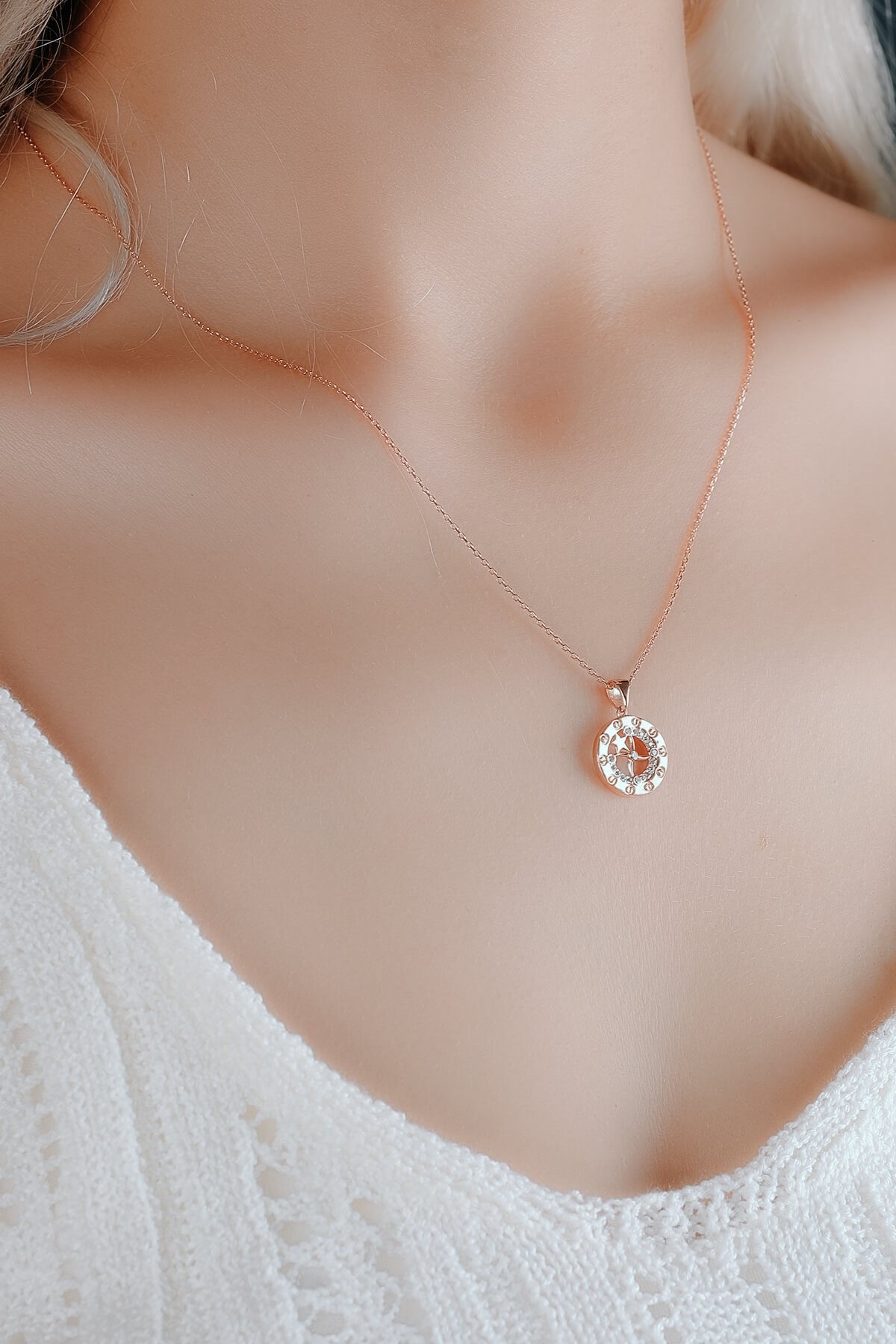 DAİRE İÇİ YILDIZ FİGÜRLÜ ROSE ALTIN ZİNCİR KOLYE