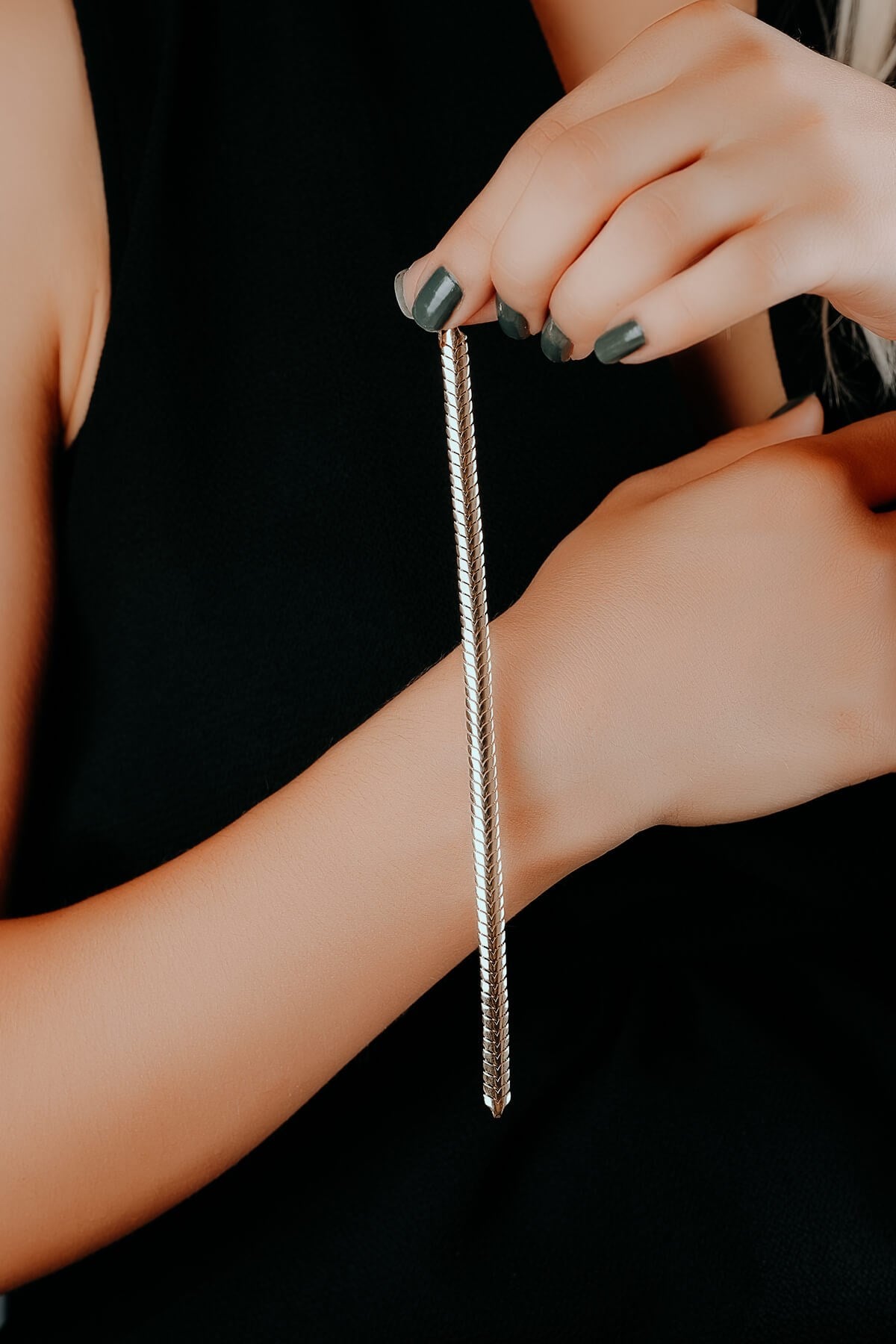 PULLU TASARIM SARI ALTIN BİLEKLİK