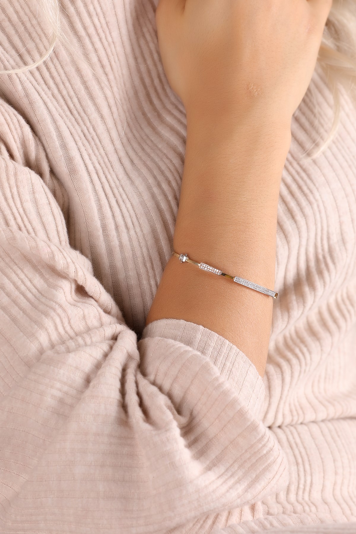 ROSE BEYAZ GOLD DETAYLI SARI ALTIN KELEPÇE BİLEKLİK