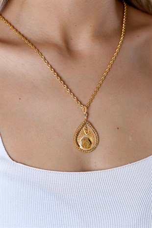DAMLA MODEL MODERN TASARIM SARI ALTIN TUĞRALI KOLYE