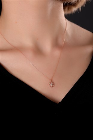 KAR TANESİ FİGÜRLÜ ROSE ALTIN KOLYE