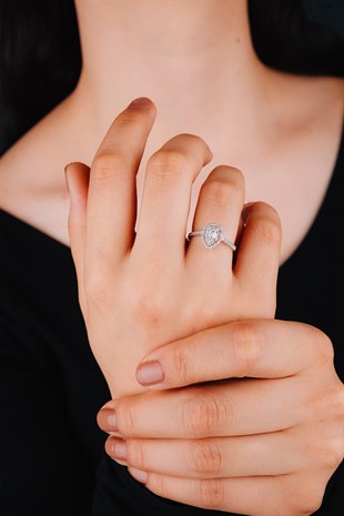 KENAR SÜSLEMELİ 0.38 CT PIRLANTA YÜZÜK