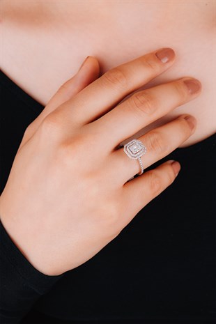0.51 CT F VS KENAR SÜSLEMELİ BAGET YÜZÜK