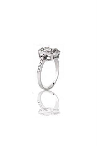 0.68 CT KENAR SÜSLEMELİ TASARIM BAGET YÜZÜK