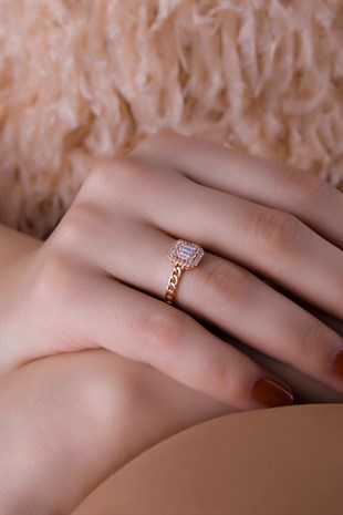 ZİNCİR MODEL TAŞLI BAGET ROSE ALTIN YÜZÜK