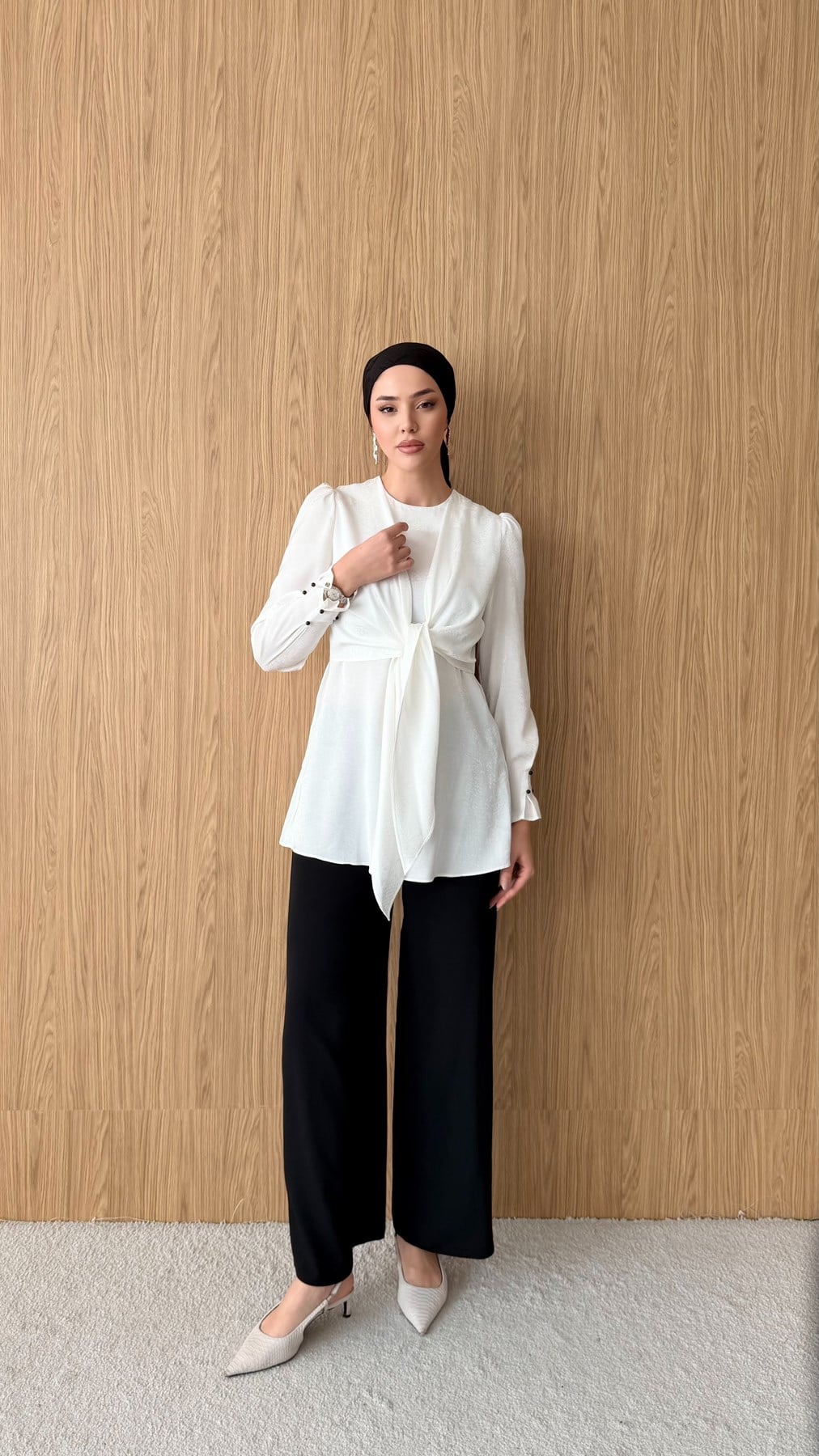 1142 Calyra Takım-Ekru