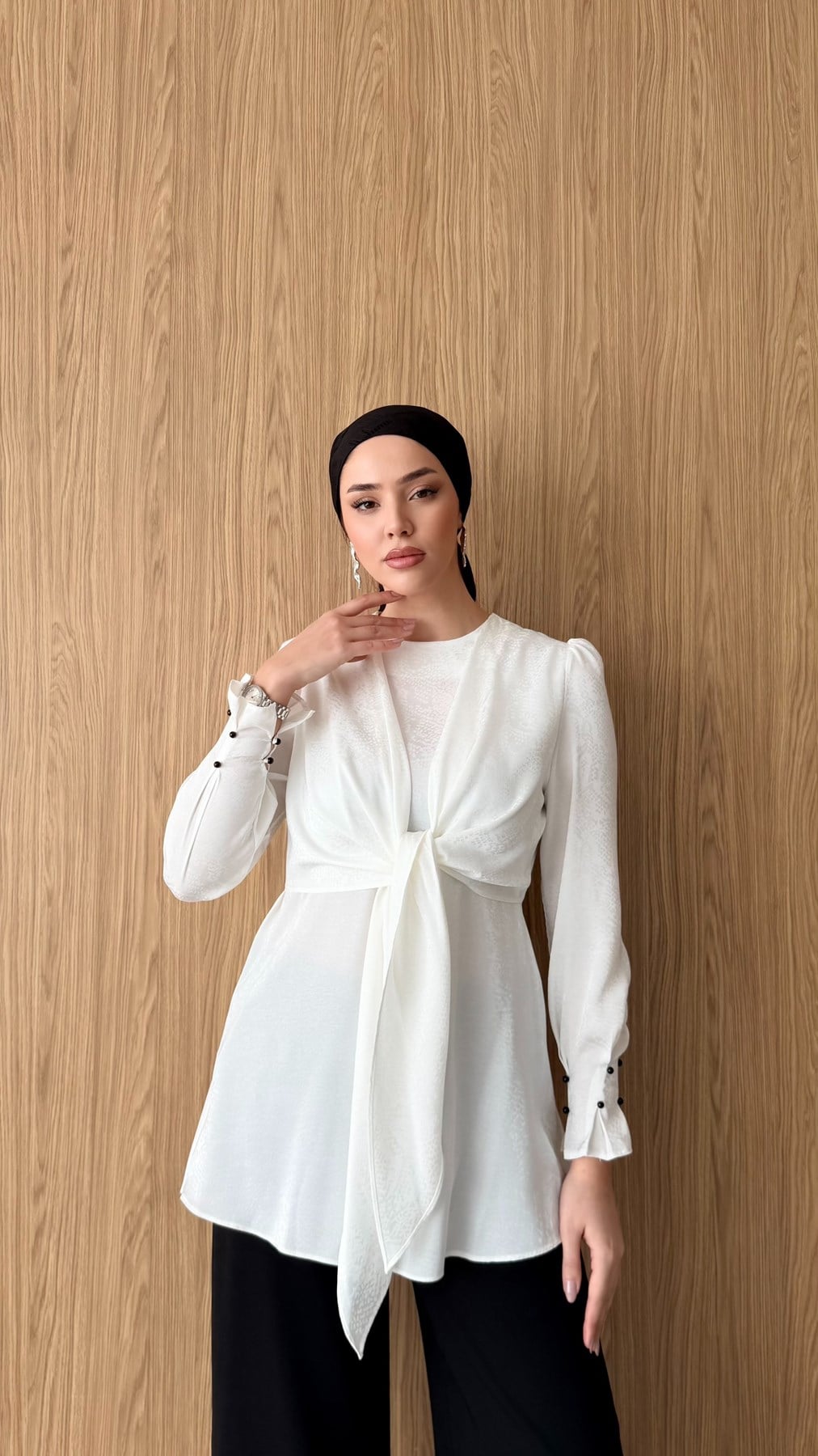 1142 Calyra Takım-Ekru
