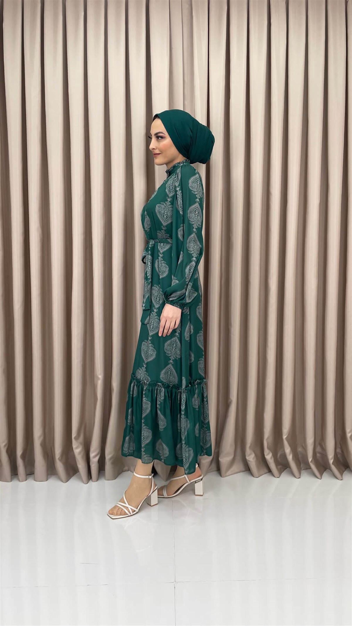 1570 - Etek Ucu Detaylı Desenli Elbise - ZÜMRÜT