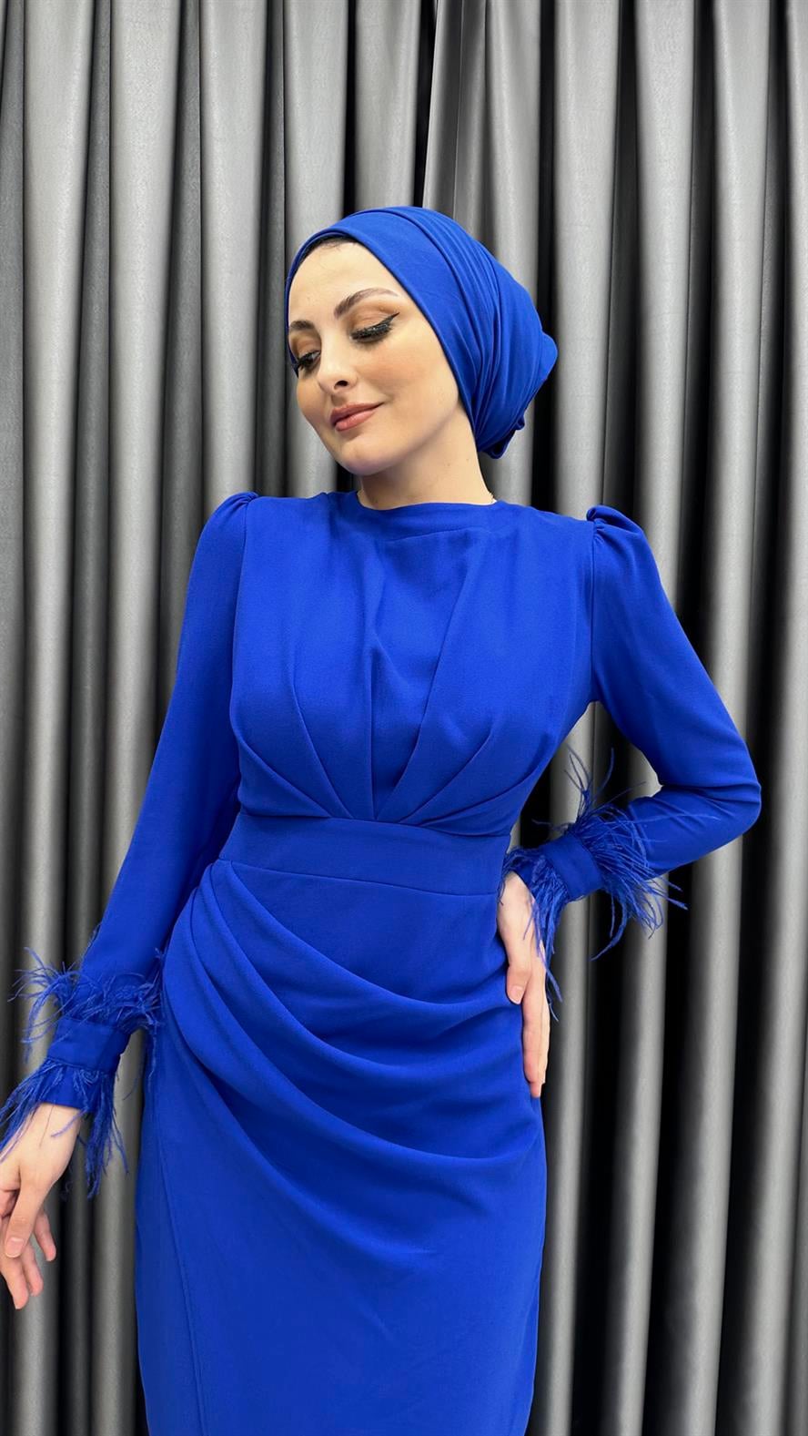 3858 T - Bileği Tüy Detaylı ve Kemerli Drapeli Krep Abiye Elbise-Saks Mavi