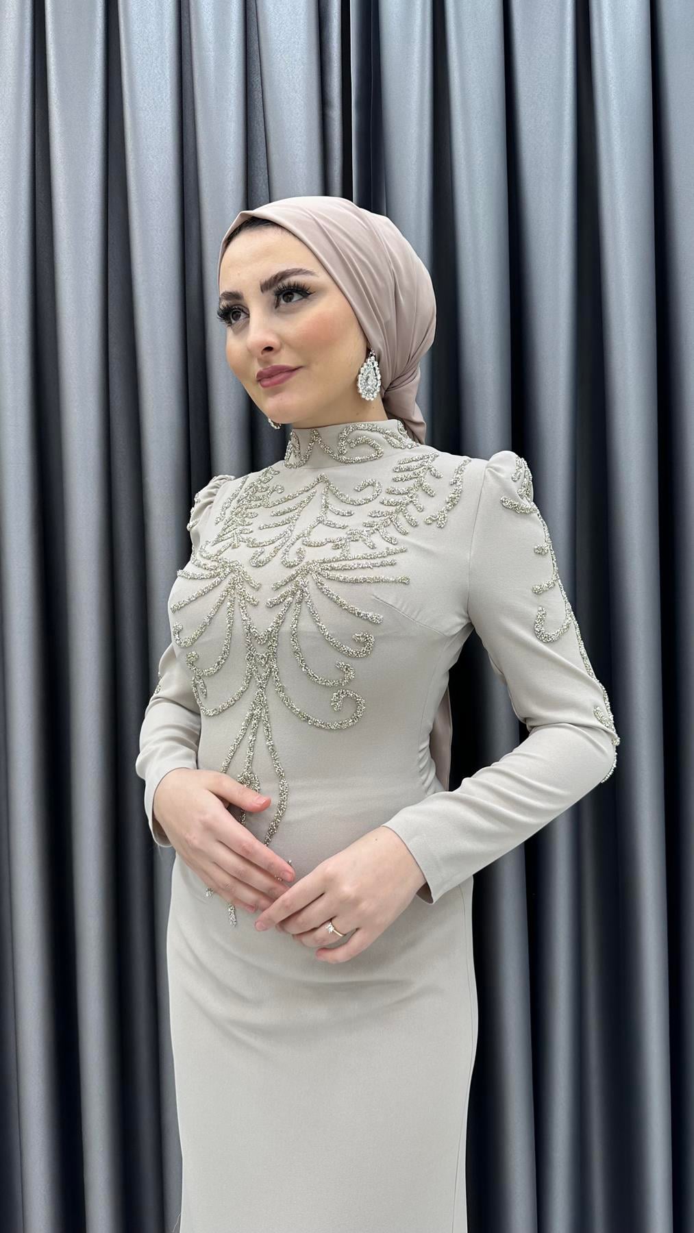 3977 T - HÜRREM Boncuk İşleme Detaylı Vücuda Oturan Kesim Krep Abiye Elbise-Taş