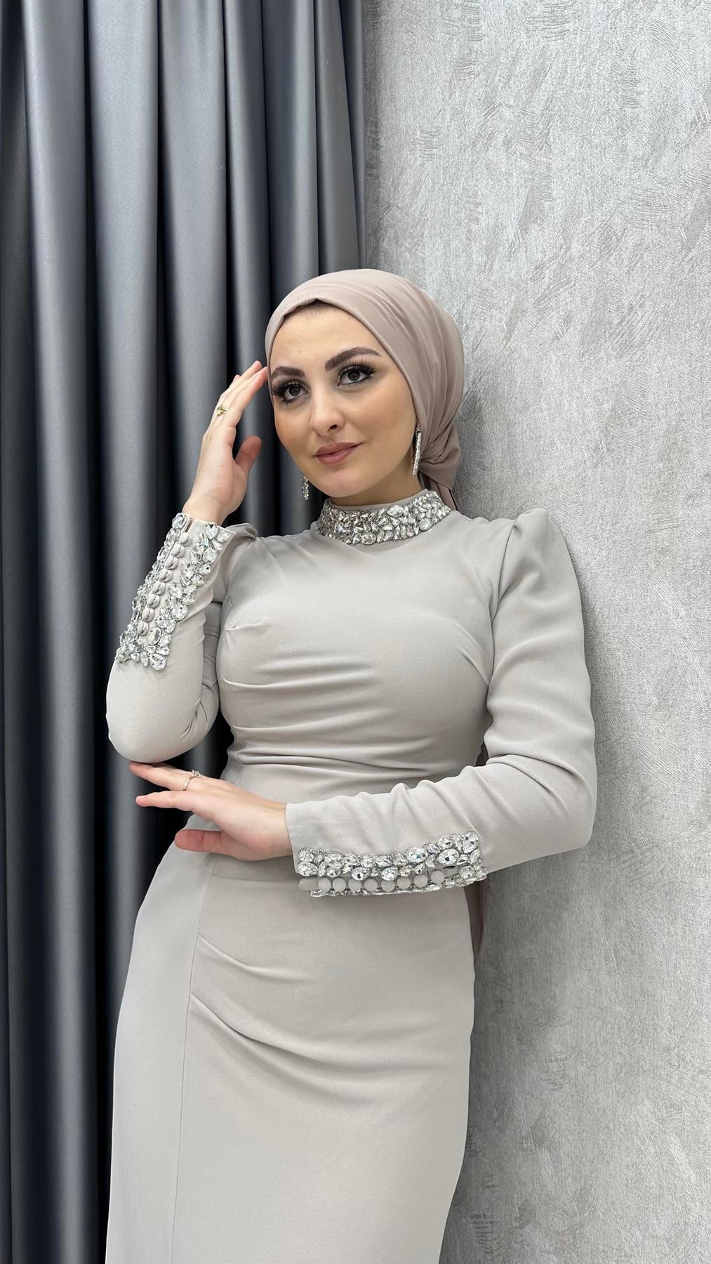 3980 T - Taş Detaylı ve Vücuda Oturan Kesim Krep Abiye Elbise-Taş
