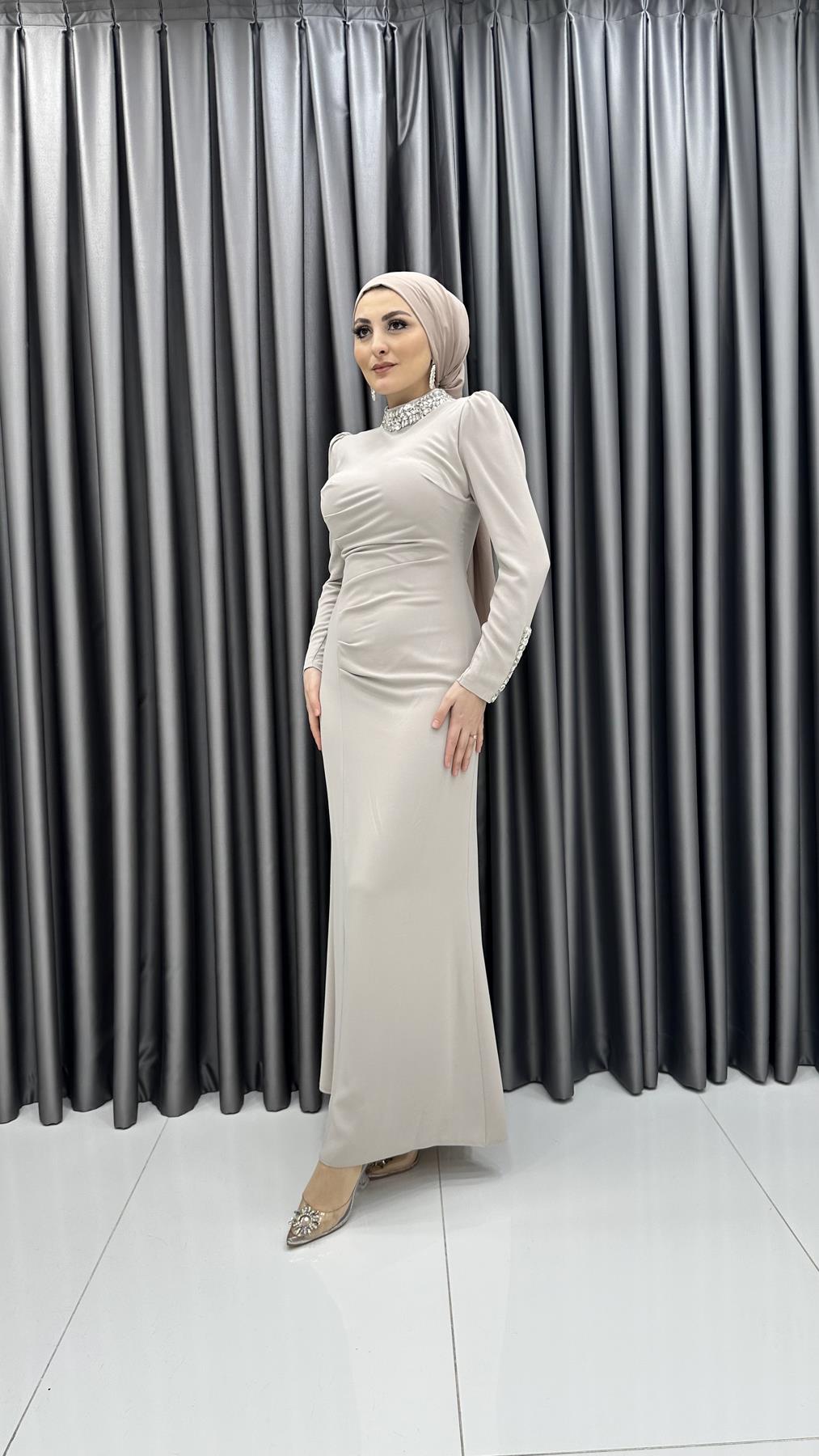 3980 T - Taş Detaylı ve Vücuda Oturan Kesim Krep Abiye Elbise-Taş