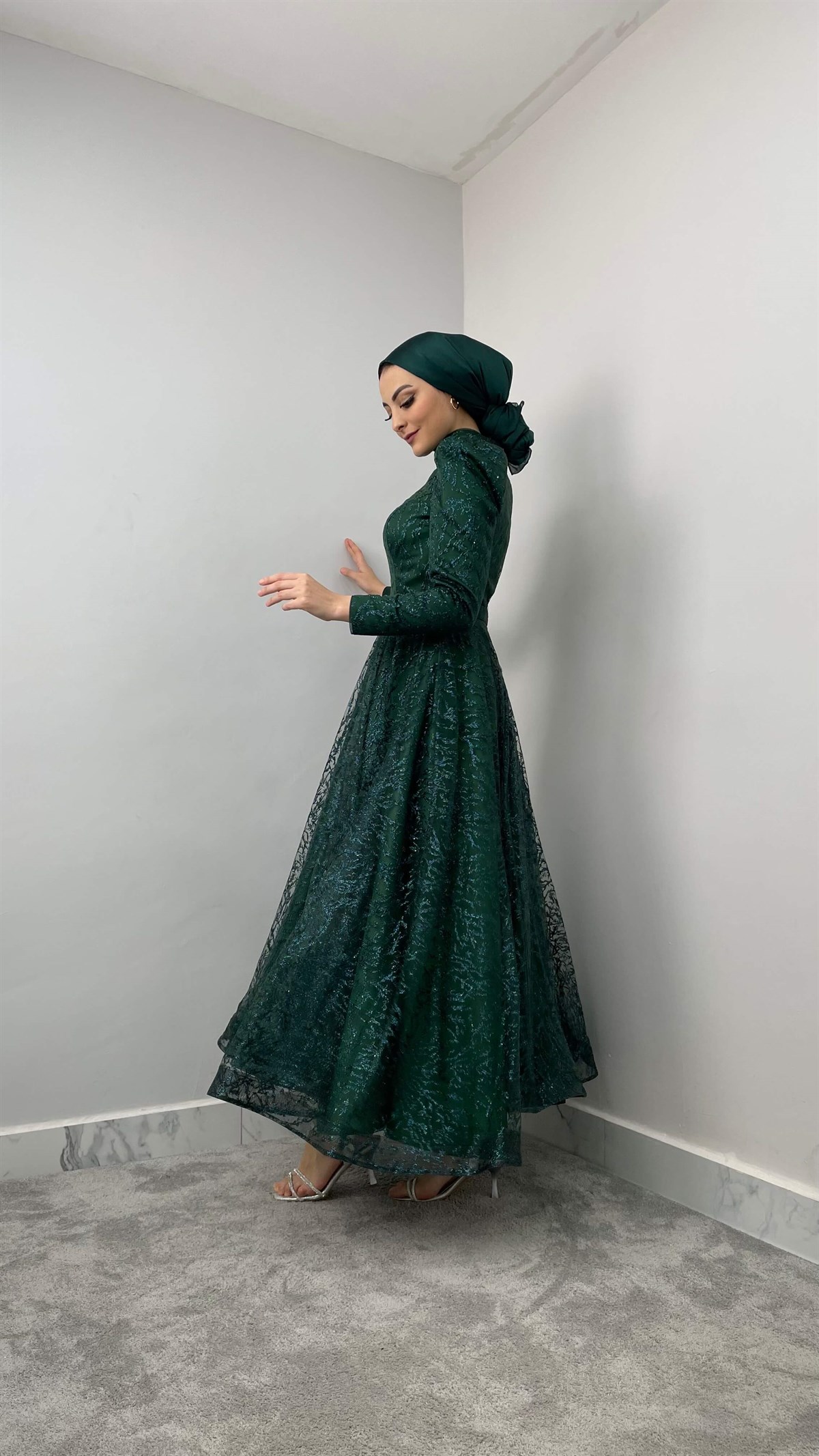 4379 Hennin Bayan Abiye