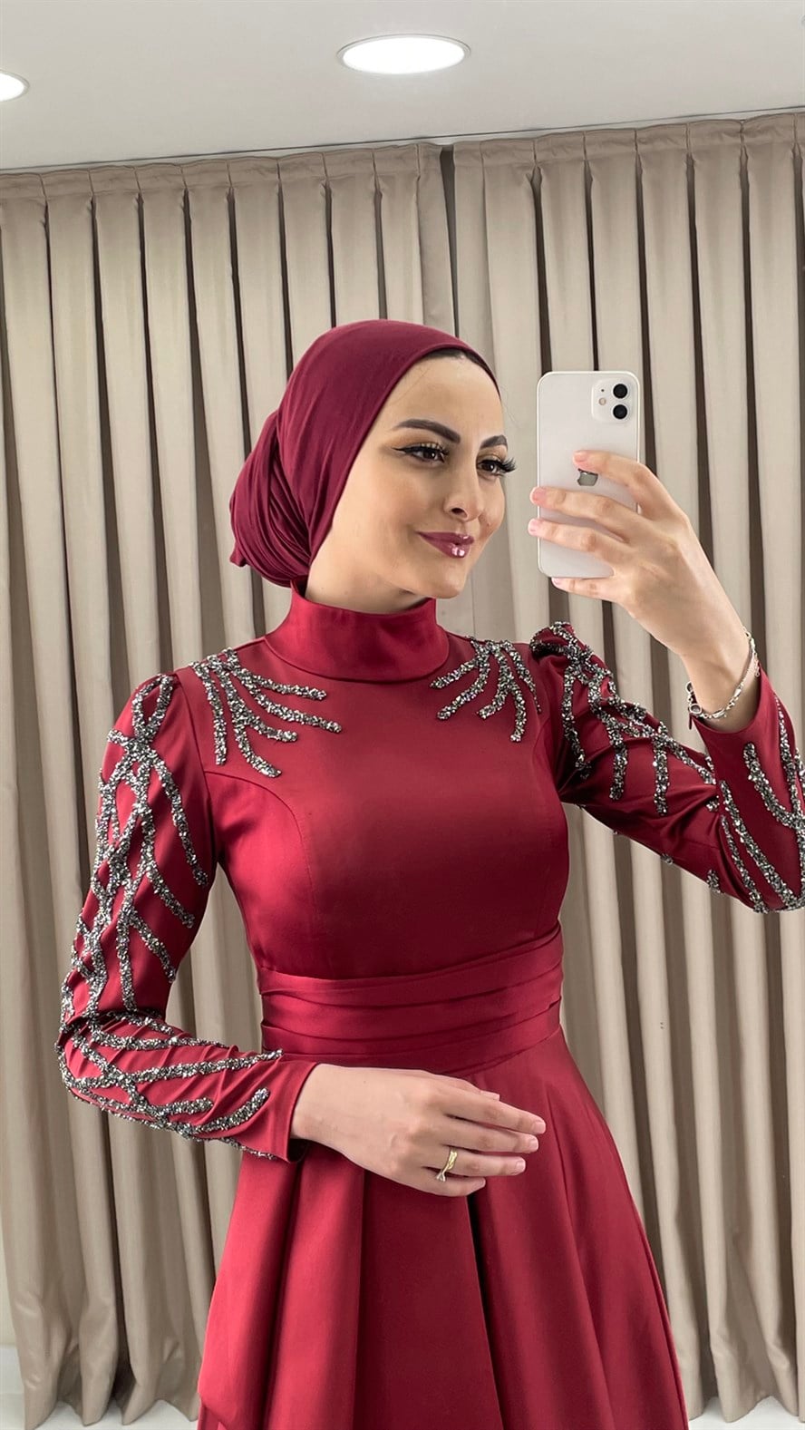 4438 H – Fırfır Detaylı Taş İşlemeli Tafta Tül Kumaş Abiye-Bordo