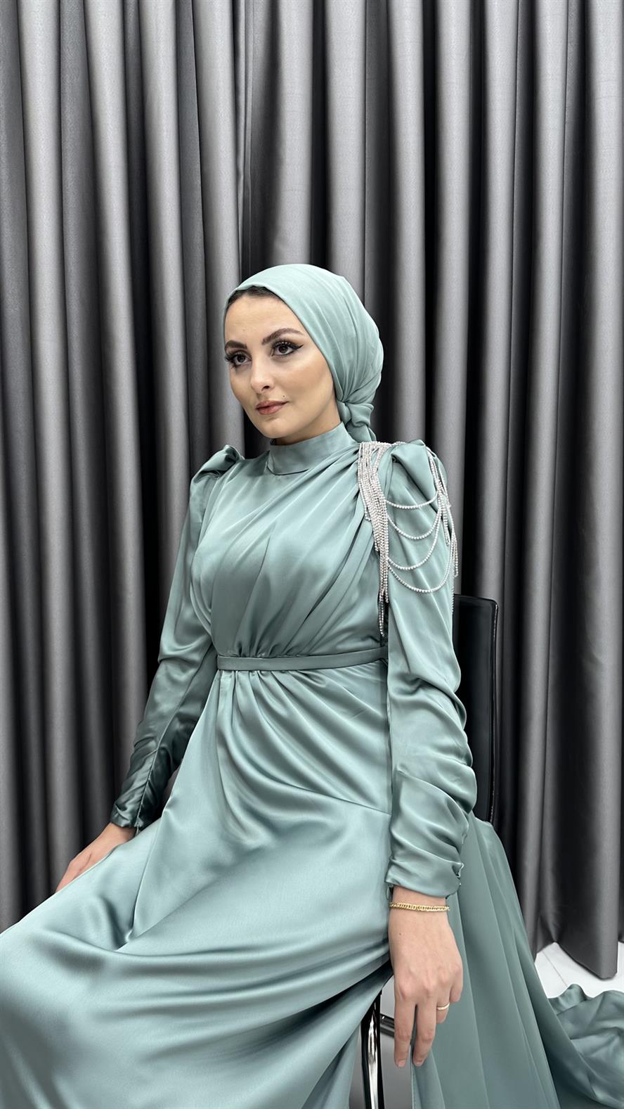 4576 H - Tek Omuzdan Boncuk Sallantılı Saten Abiye Elbise-Mint