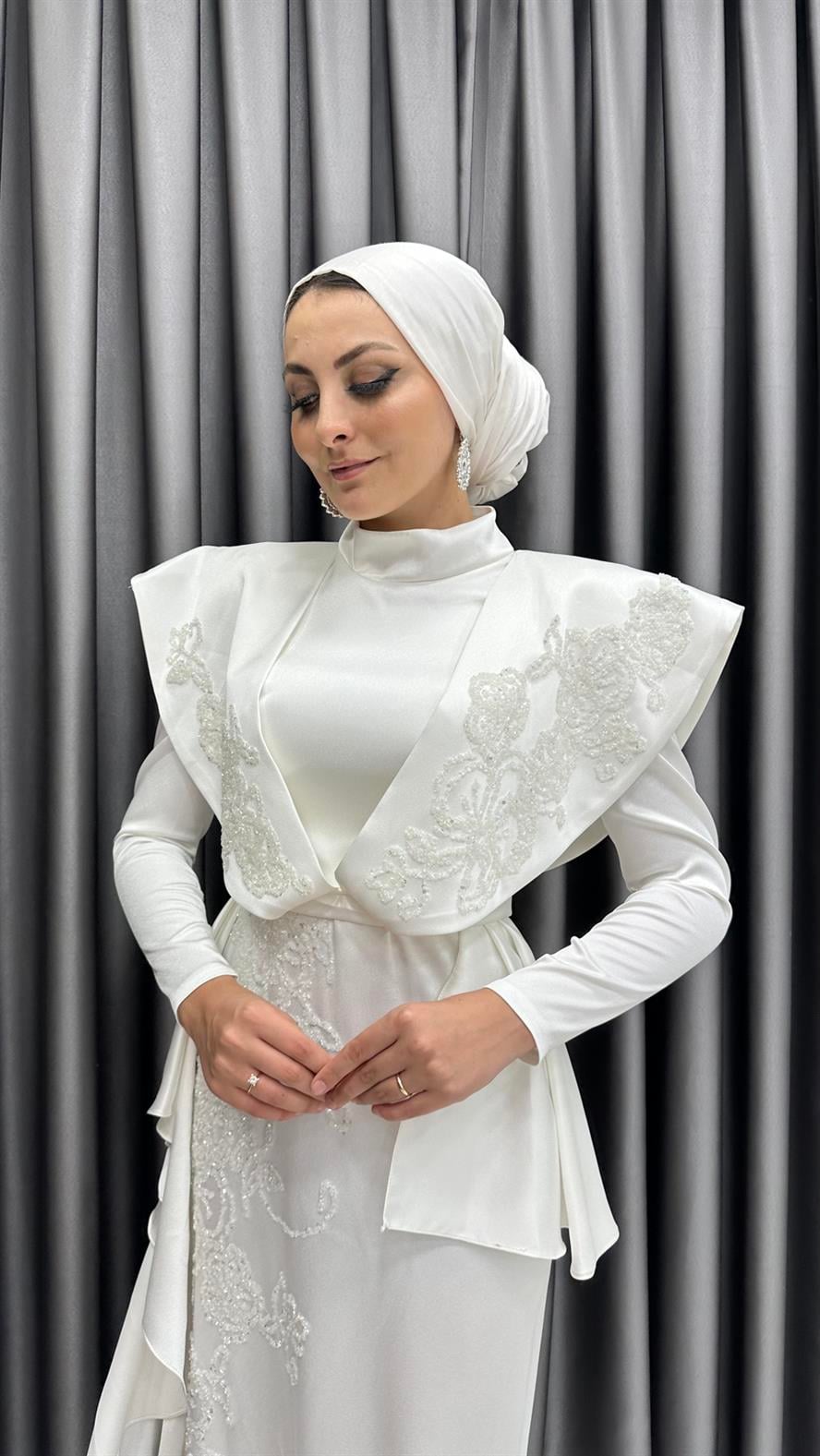 4594 H - İşlemeli V Yaka ve Pile Detaylı Abiye Elbise-Beyaz