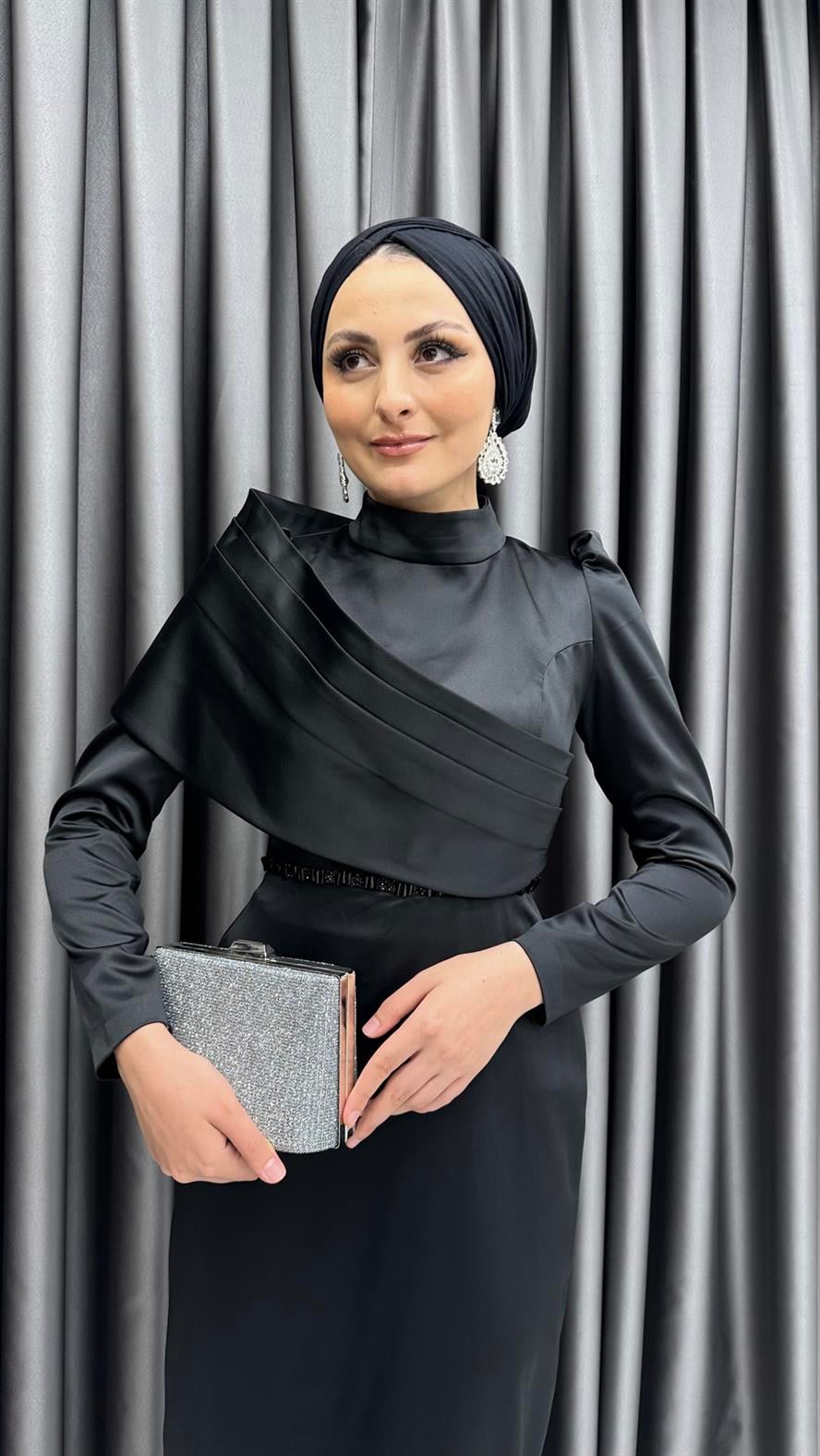 4660 H - Karpuz Kollu ve Pileli Ek Parça Detaylı Saten Abiye Elbise-Siyah