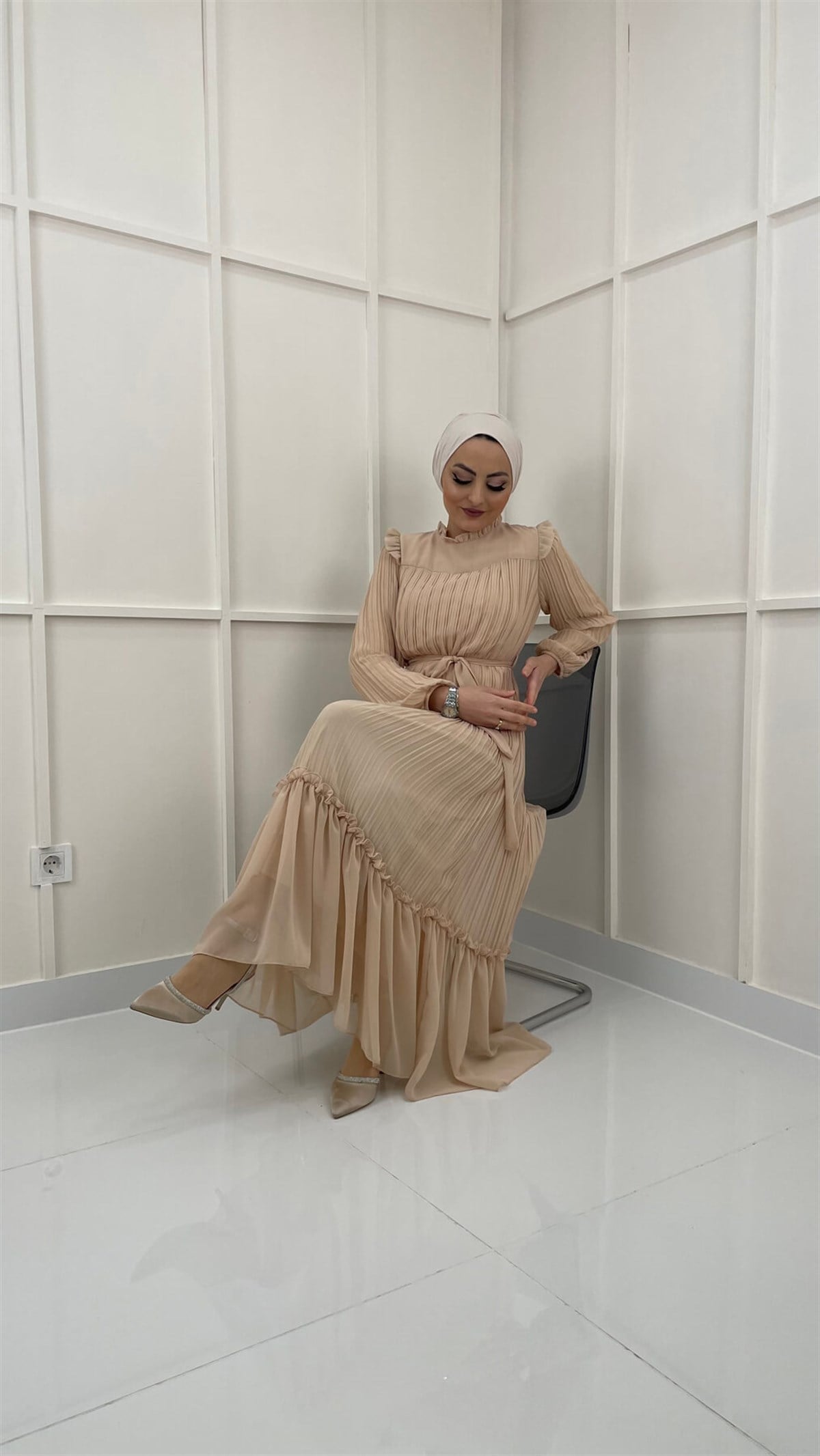 4670 S – Fırfır Detaylı Şifon Elbise-Bej