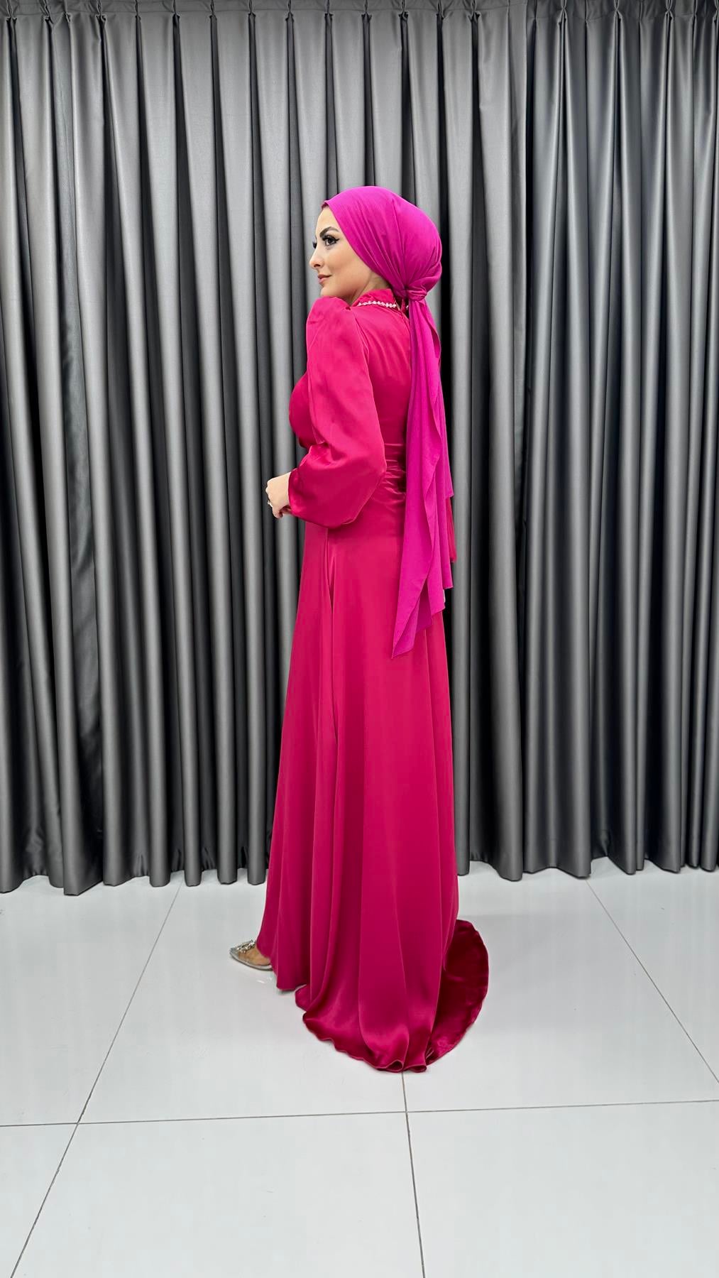 4719 H - Taşlı Kolye ve Göğüs Drapesi Detaylı Karpuz Kollu Saten Abiye Elbise-Fuşya