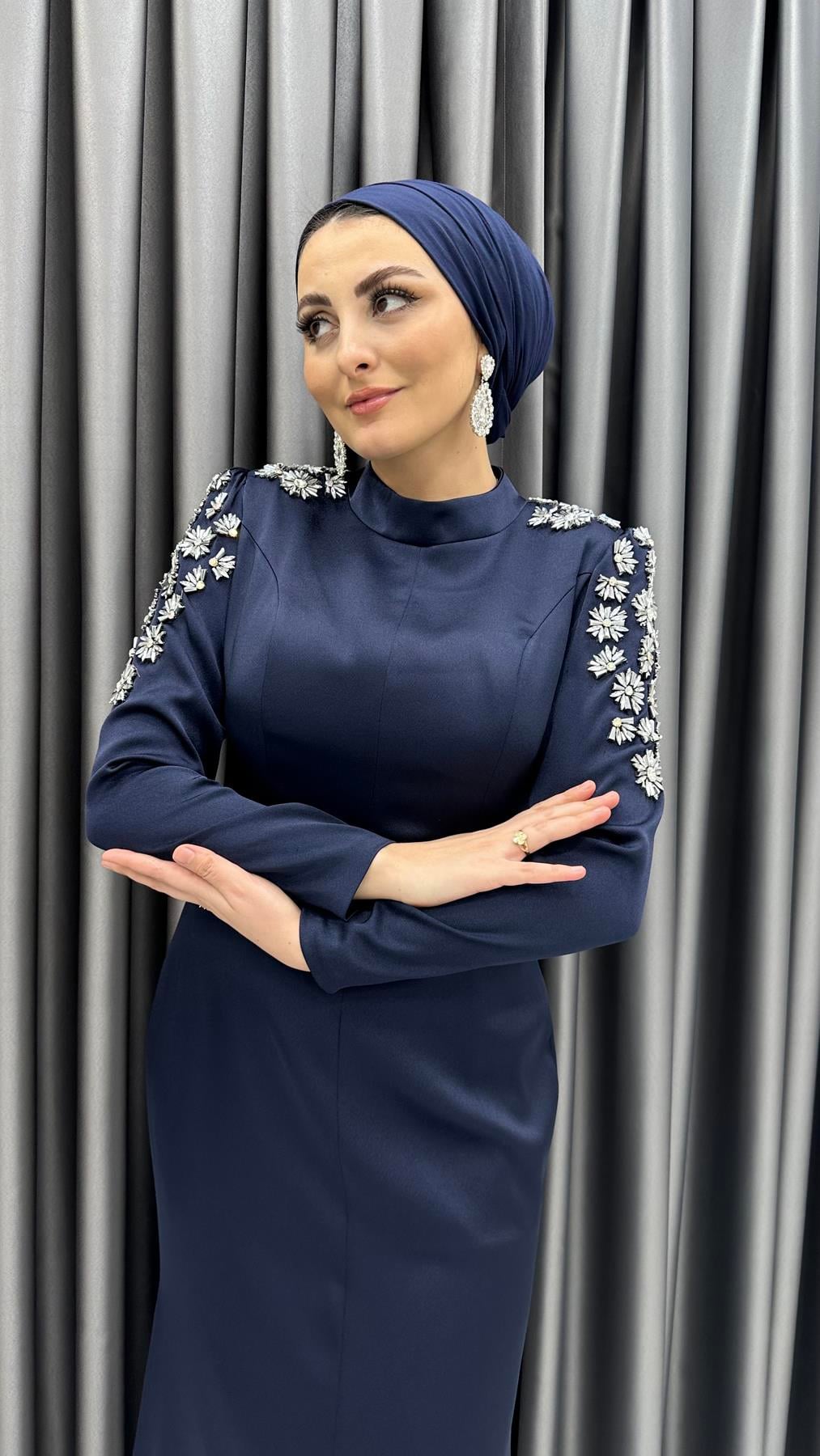 4756 H - PAMELA Omuzlarda Taş Motifli ve Balık Etek Kesimli Saten Abiye Elbise-Lacivert