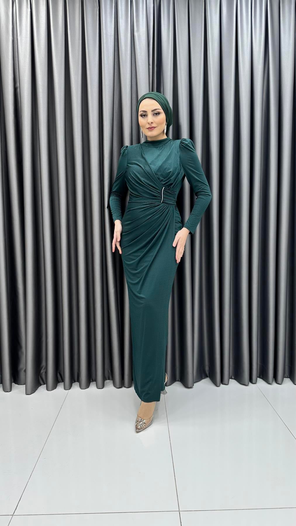 4787 H - ASRIN Drape Görünümlü ve Karpuz Kollu Sandy Kumaş Abiye Elbise-Zümrüt