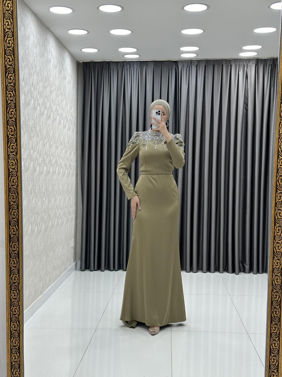 4803 H - AHUSE Taş İşlemeli ve Kemer Detaylı Hafif Balık Kesim Saten Abiye Elbise-Yağ Yeşili
