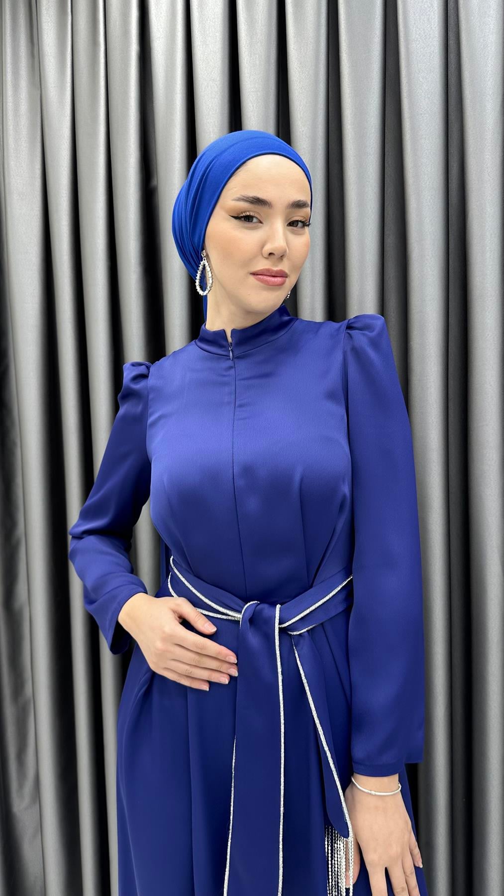 4816 H - MERVE Belden Bağlama ve Pelerin Detaylı Pantolonlu Saten Abiye-Saks Mavi