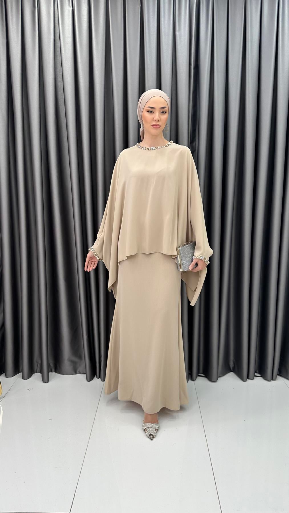 4819 H - DİLA Pelerin Üst ve Taş Detaylı Krep Abiye Elbise-Bej