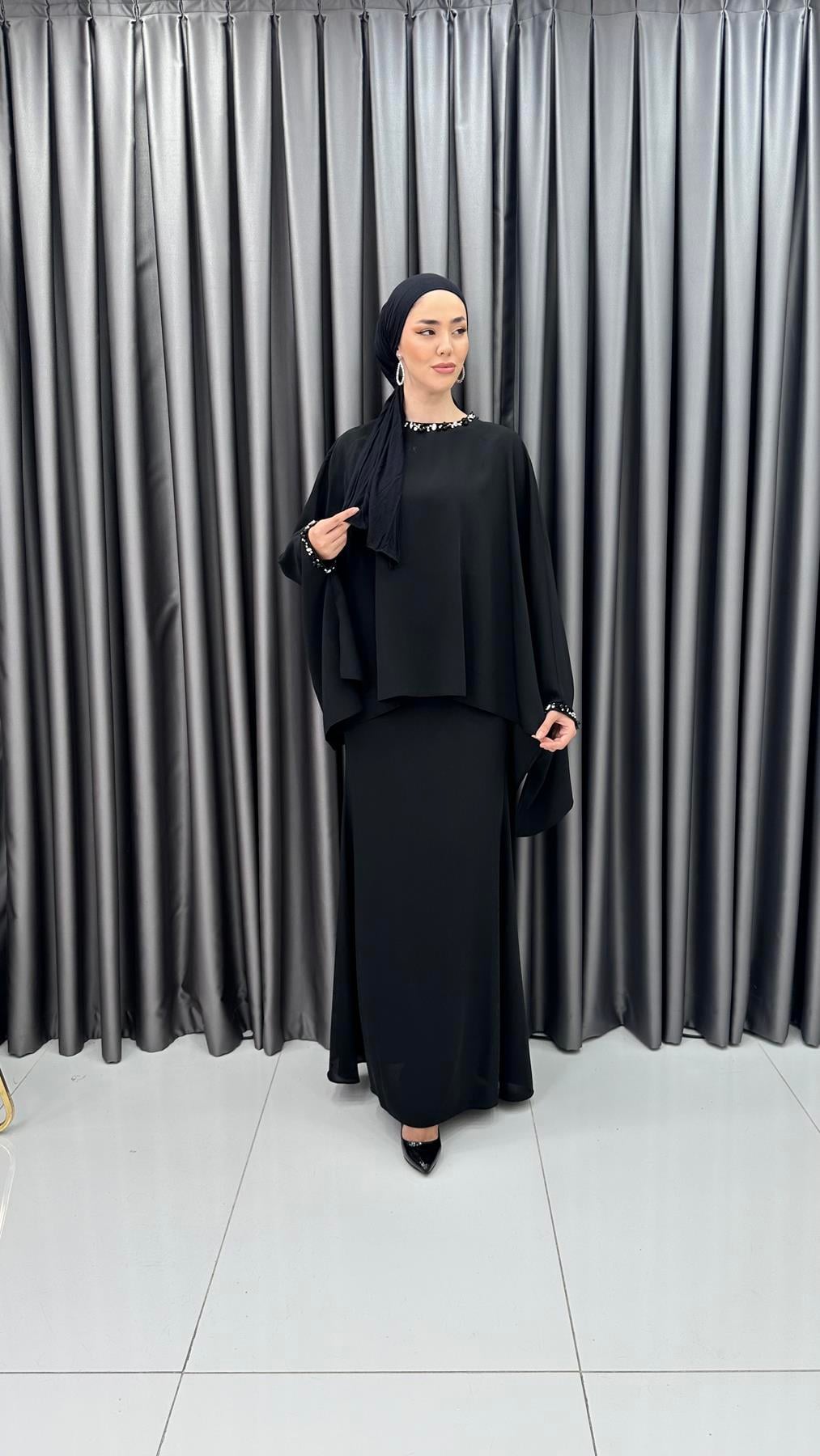 4819 H - DİLA Pelerin Üst ve Taş Detaylı Krep Abiye Elbise-Siyah