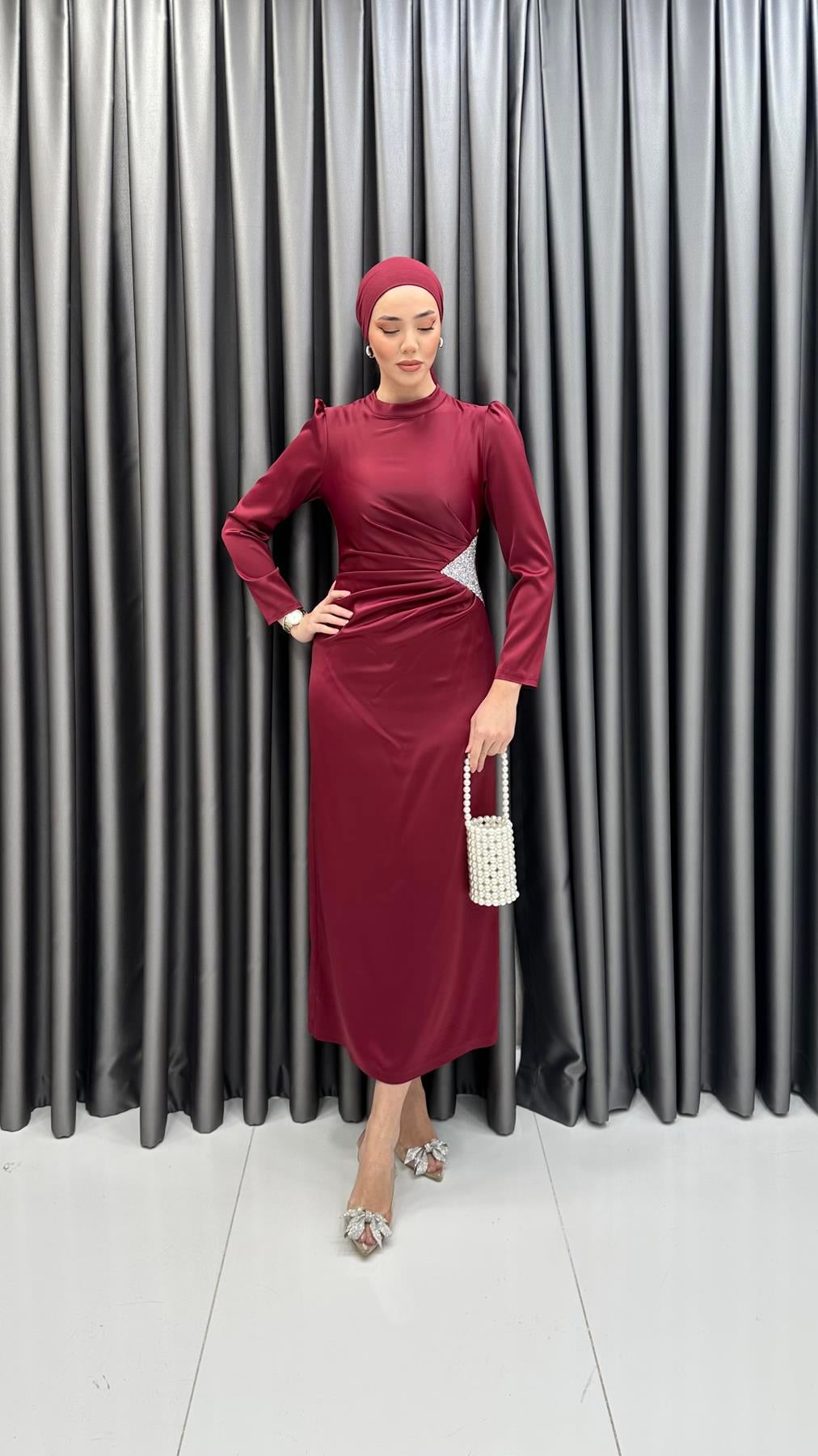 4898 S - Bel Drapeli ve Taş Detaylı Saten Abiye Elbise-Bordo