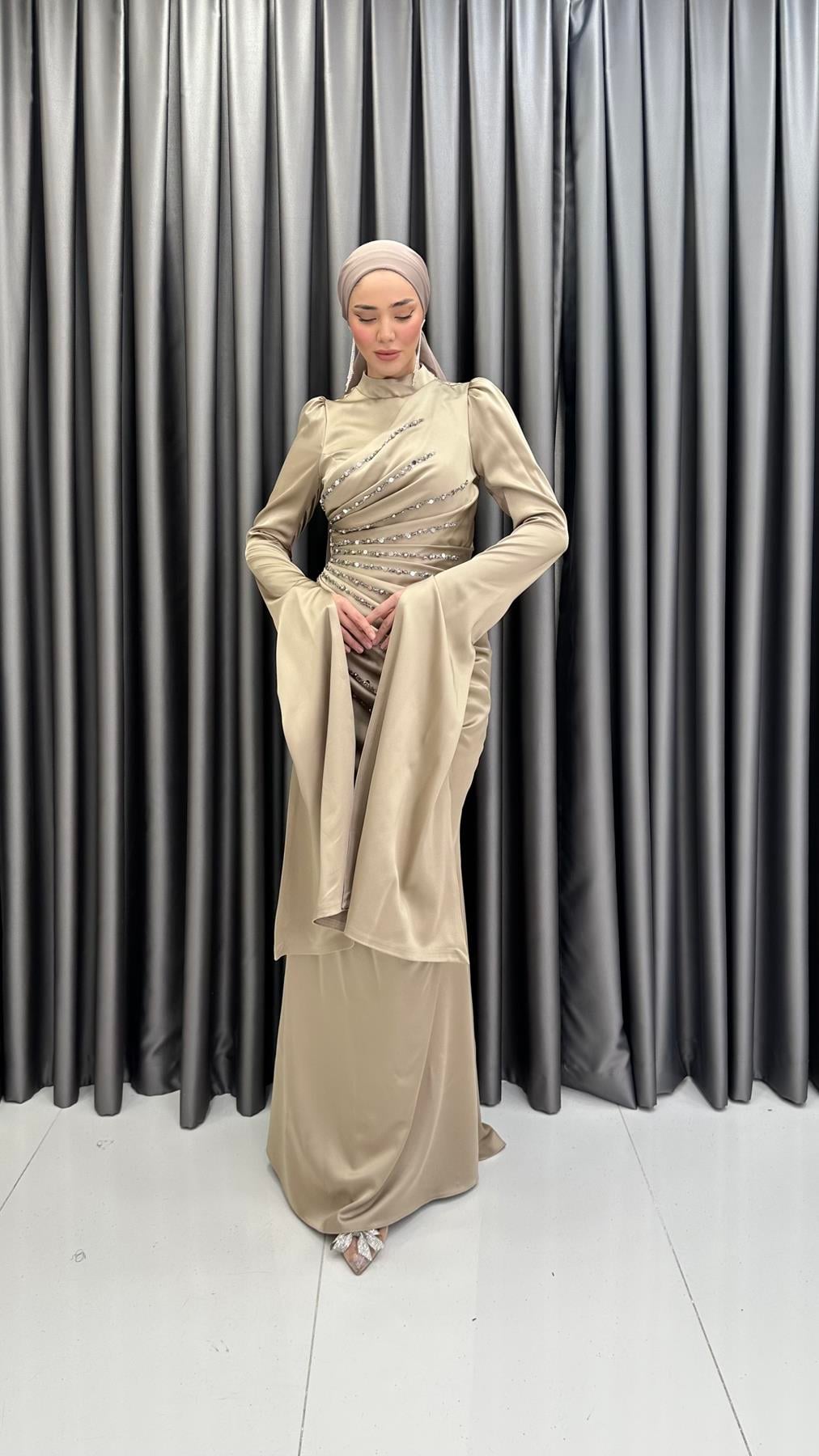 4977 Nilda Abiye-Vizon
