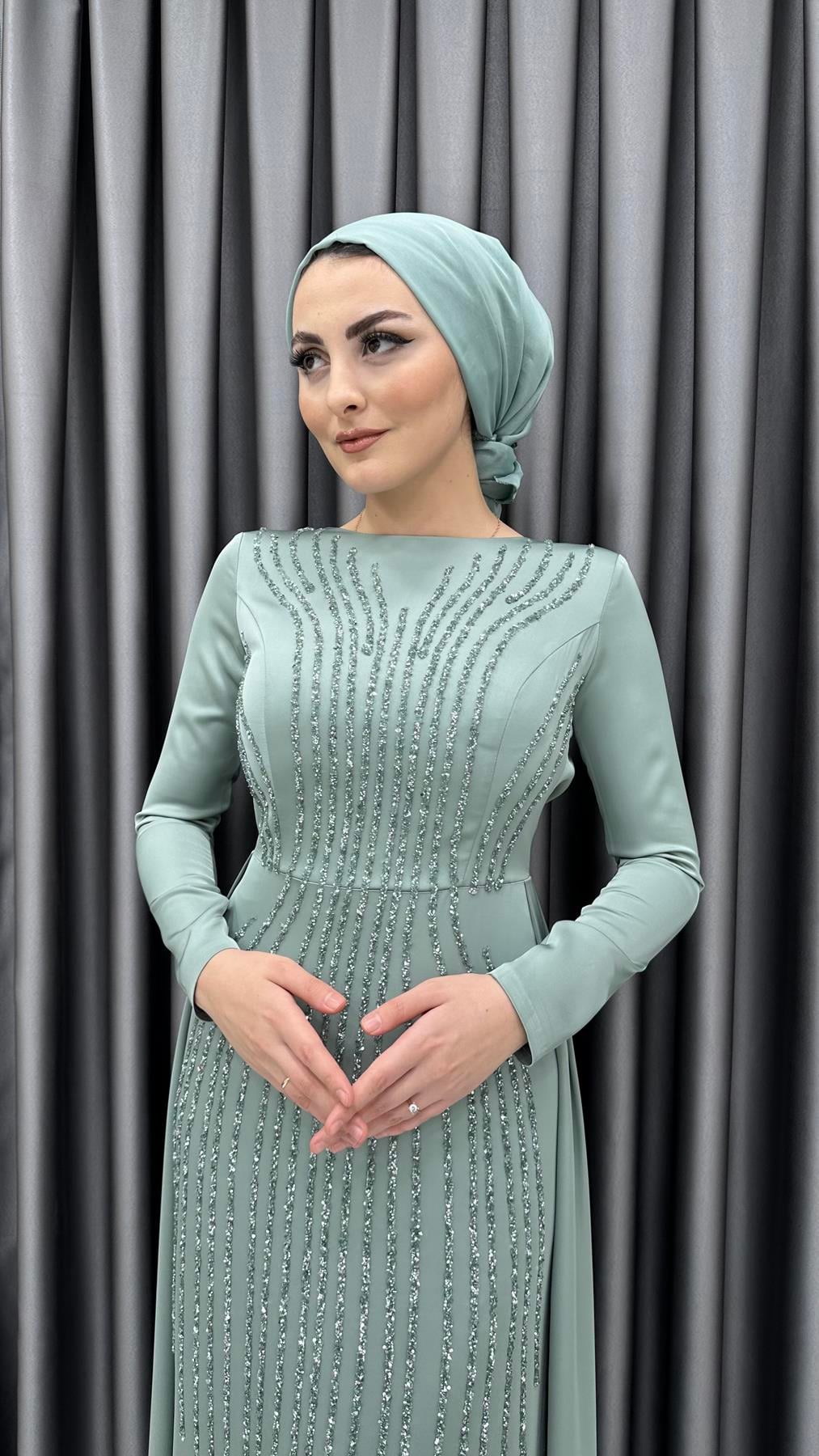 5060 F - Şeritli Boncuk İşlemeli ve Ek Parça Etek Detaylı Saten Abiye Elbise-Mint
