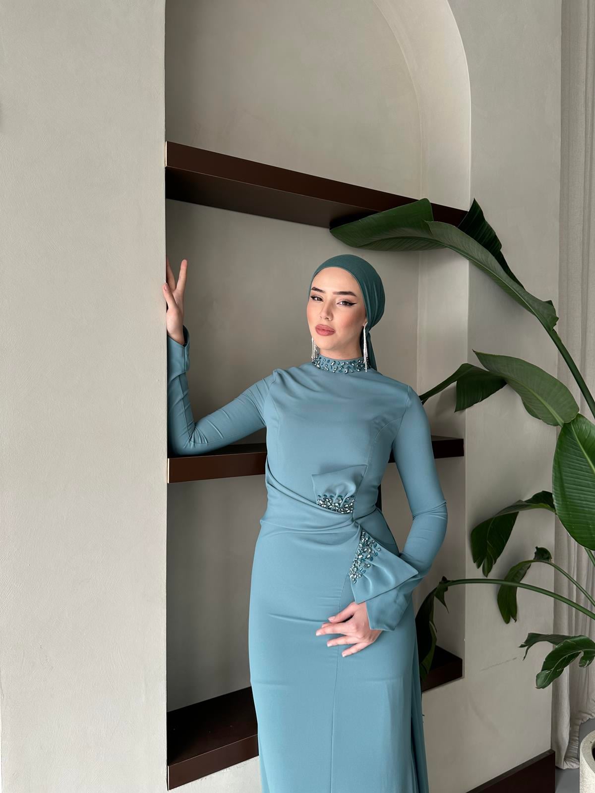 6070 Naomi Abiye-Mint