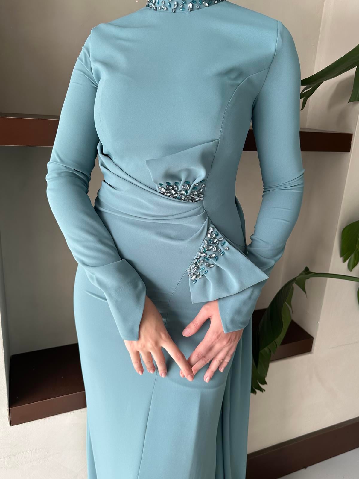 6070 Naomi Abiye-Mint