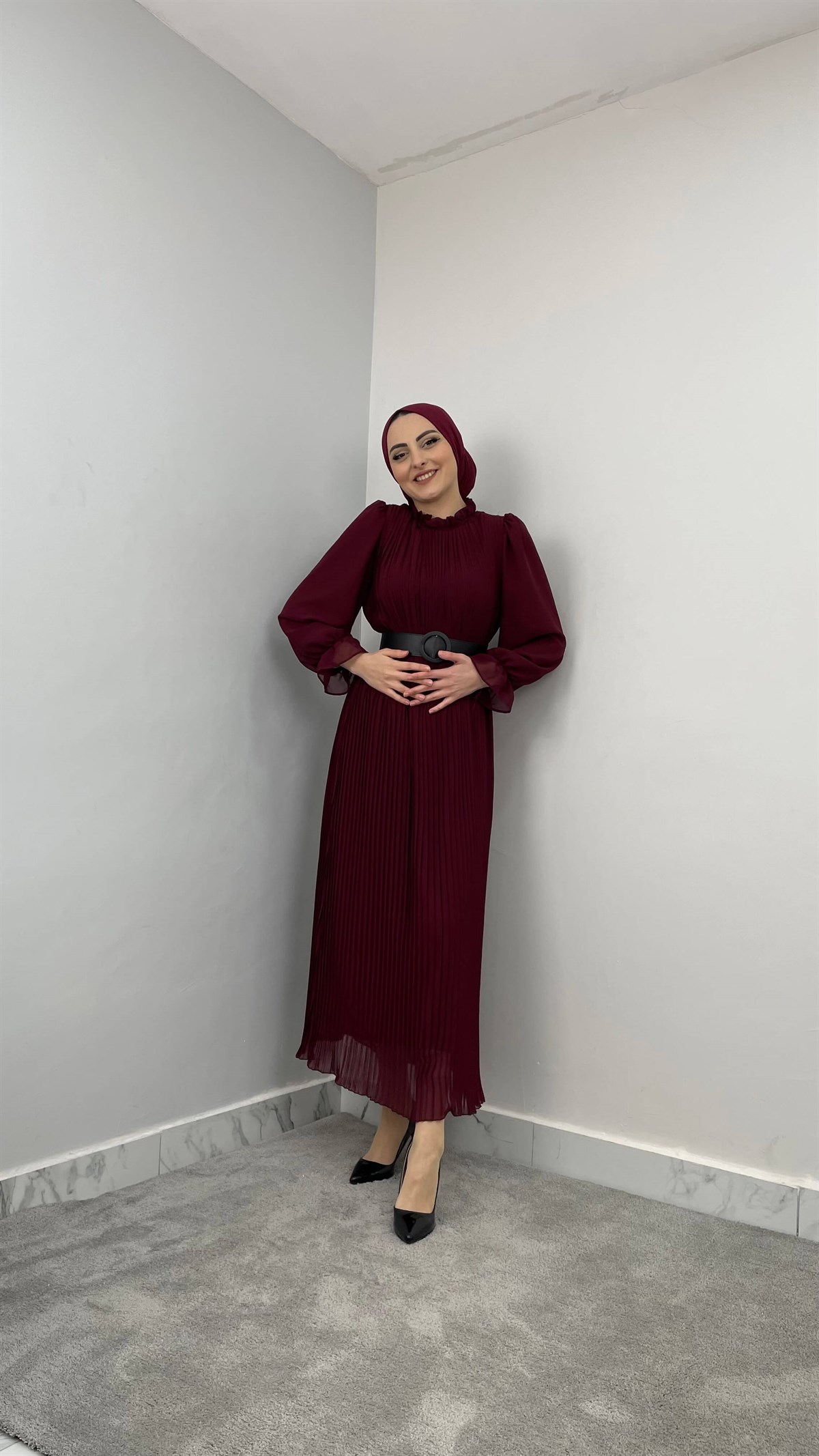 982 R – Piliseli Kemerli Elbise-Bordo