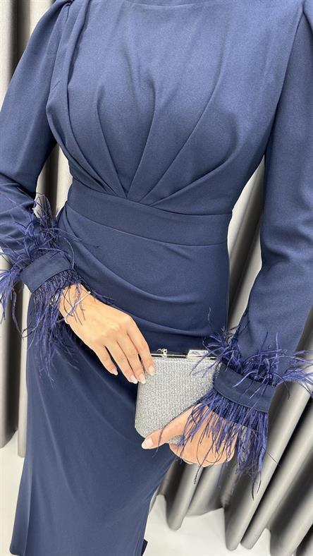 3858 T - Bileği Tüy Detaylı ve Kemerli Drapeli Krep Abiye Elbise-Lacivert