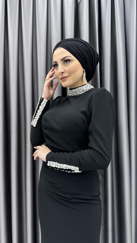 3980 T - Taş Detaylı ve Vücuda Oturan Kesim Krep Abiye Elbise-Siyah