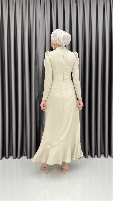 4399 – Beli Taş İşlemeli İnce Saten Kumaş Abiye-Bej