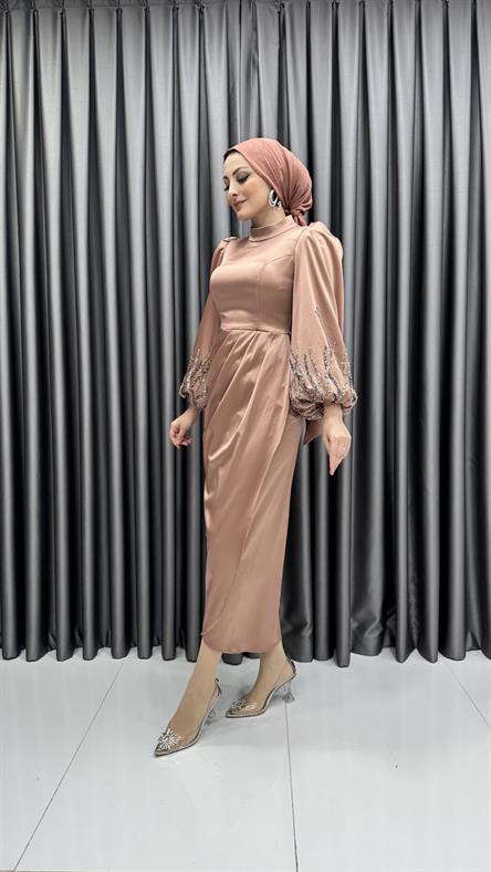 4551 H – İşlemeli Balon Kol Detaylı Saten Abiye-Pudra