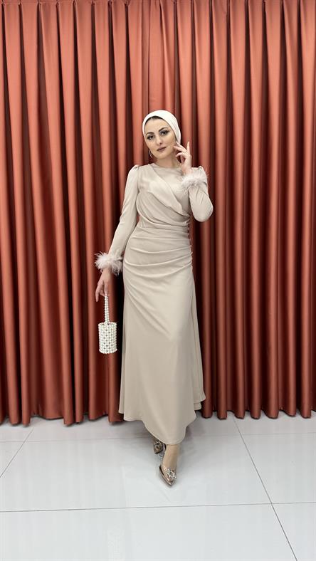 4572 H - Hafif Drapeli ve Bilekte Tüy Detaylı Saten Abiye Elbise-Bej