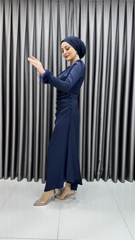 4572 H - Hafif Drapeli ve Bilekte Tüy Detaylı Saten Abiye Elbise-Lacivert