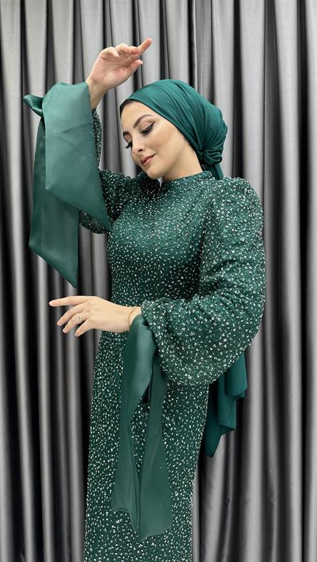 4645 H - Bileği Bağlama Detaylı ve Karpuz Kollu Taşlı Kumaş Abiye Elbise-Zümrüt