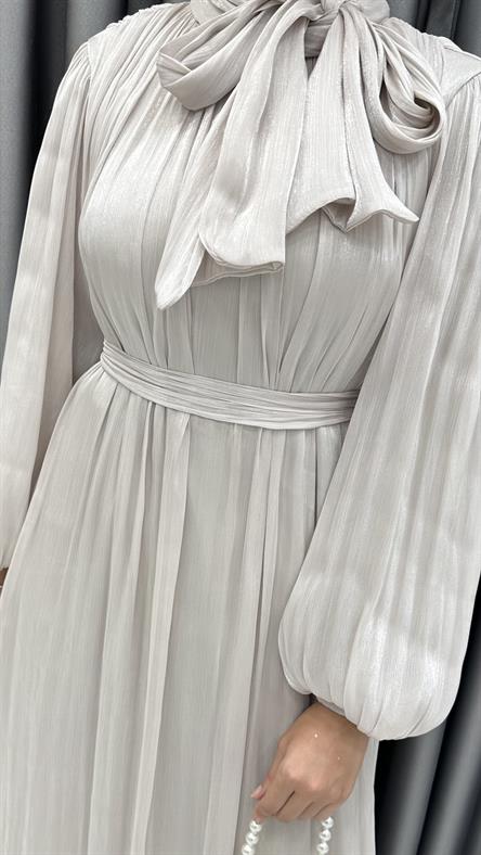 4728 H - DİANA Boyundan Bağlama Detaylı Balon Kollu Janjan Kumaş Abiye Elbise-Bej