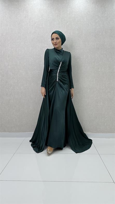 4743 H - LAURA Ek Etek Detaylı ve Taş İşlemeli Drapeli Saten Abiye Elbise-Zümrüt