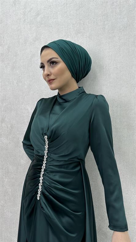 4743 H - LAURA Ek Etek Detaylı ve Taş İşlemeli Drapeli Saten Abiye Elbise-Zümrüt