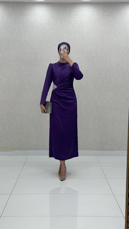 4898 S - Bel Drapeli ve Taş Detaylı Saten Abiye Elbise-Mor