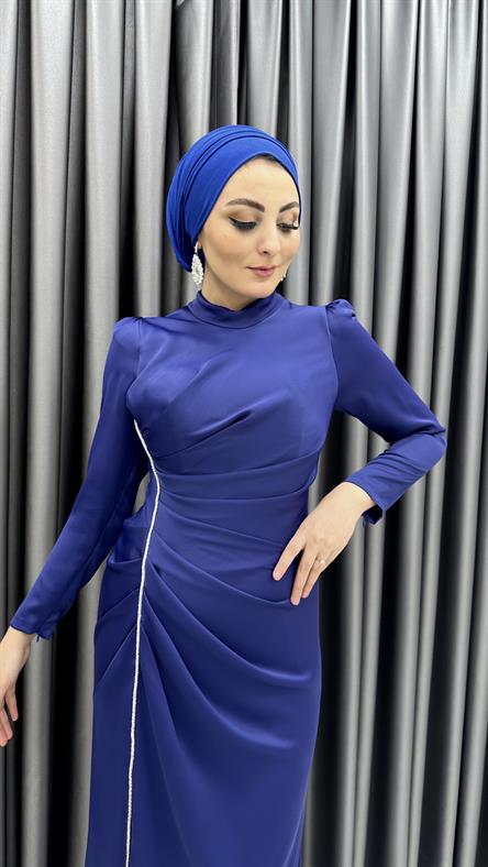 4749 H - SEREN Arkaya Doğru Uzayan Etek Detaylı ve Bel Drapeli Sade Kesim Saten Abiye Elbise-Saks Mavi