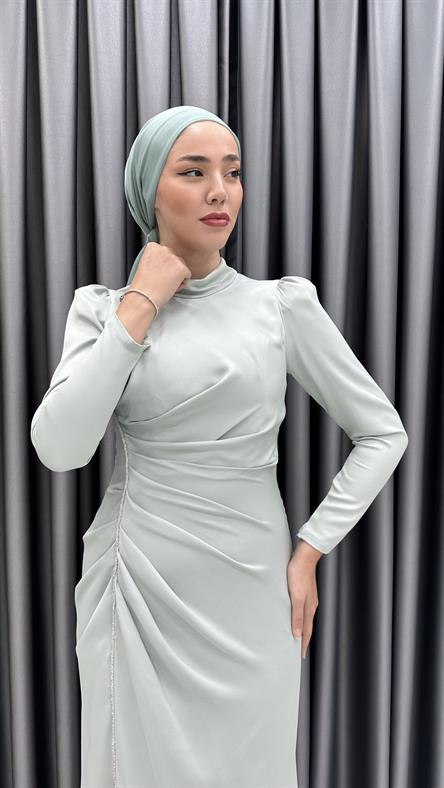 4749 H - SEREN Arkaya Doğru Uzayan Etek Detaylı ve Bel Drapeli Sade Kesim Saten Abiye Elbise-Su Yeşili