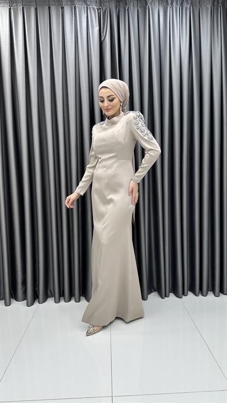 4756 H - PAMELA Omuzlarda Taş Motifli ve Balık Etek Kesimli Saten Abiye Elbise-Bej