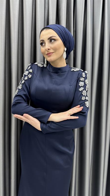 4756 H - PAMELA Omuzlarda Taş Motifli ve Balık Etek Kesimli Saten Abiye Elbise-Lacivert